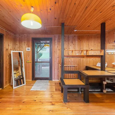 펜션 First House - Lovely Near Cerknica *