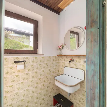 Nyaraló First House - Lovely Near Cerknica